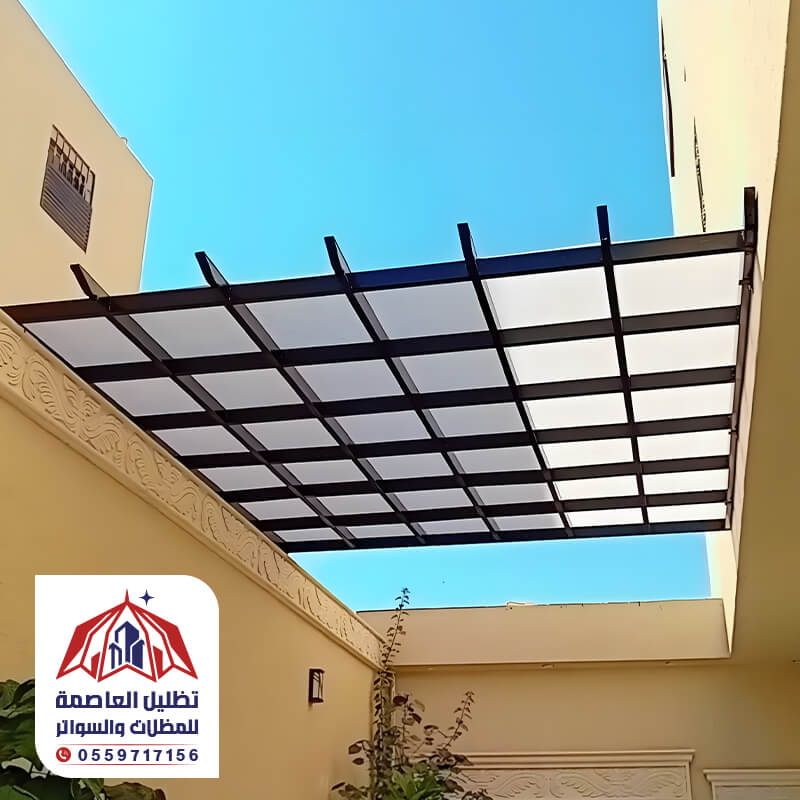 برجولات حديد مع لكسان شفاف