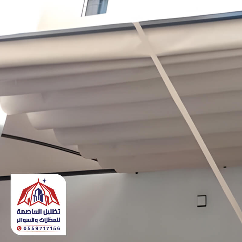 مظلات يدوية